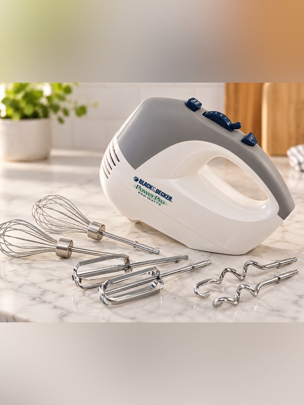 Black & Decker PowerPro 220W Hand Mixer Set
